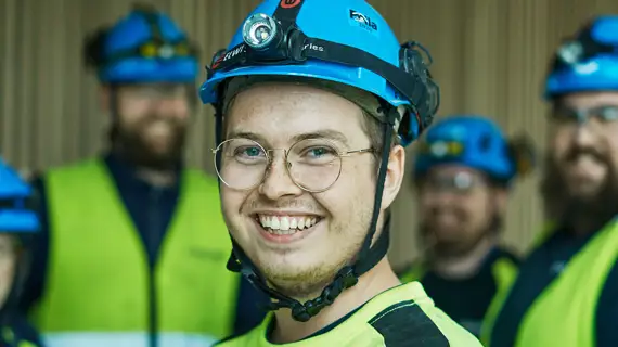 Sähköasentajia urakkatyömaille komennustyöhön