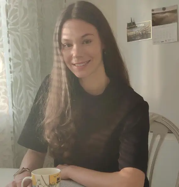 Caverikirjakuva intraan.jpg